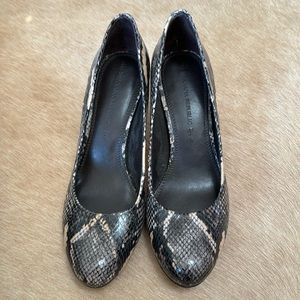 Banana Republic - grey multi pumps